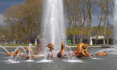 Fountain in the gardens of Versaille Fountain in the gardens of Versaille